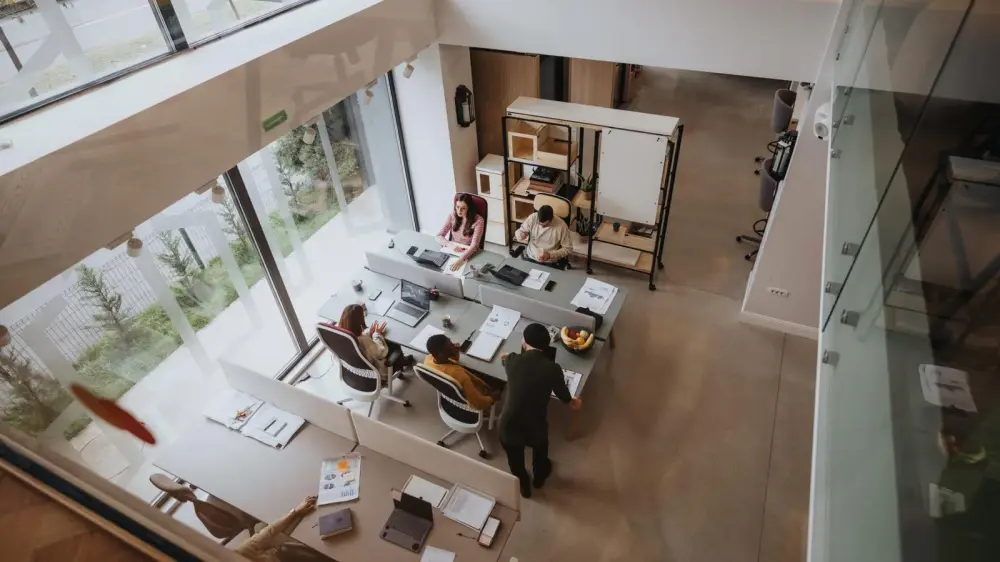 Welchen Geschäftsbedarf hat das betriebene Büro?