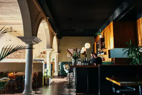 De codes van het hotelwezen komen naar onze kantoren