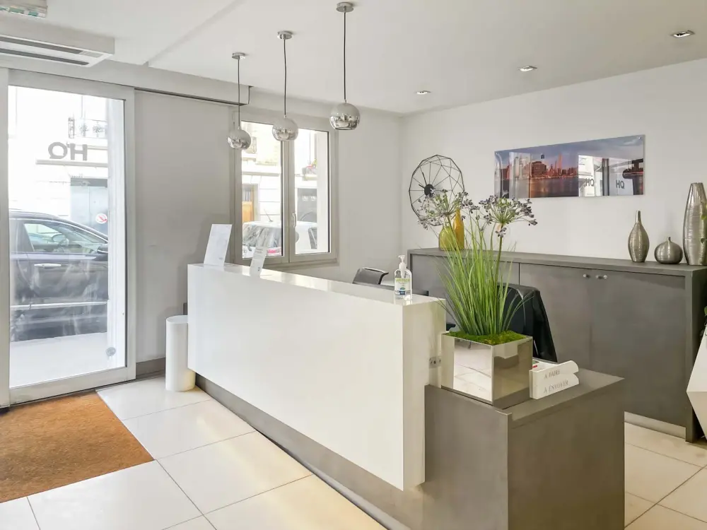 HQ PARIS, Auteuil