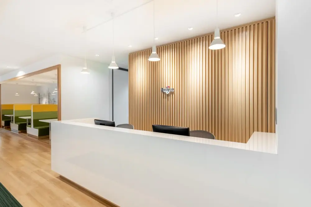Regus YOKOHAMA, Blue Avenue