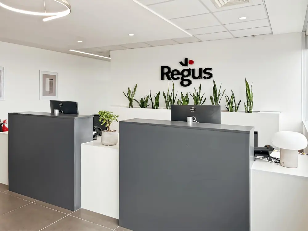 Regus Santiago, Santa Lucia