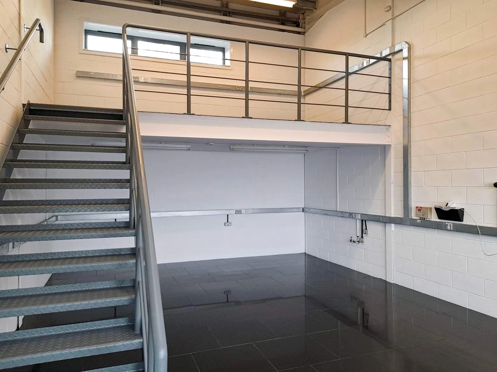 Basepoint CAMBERLEY, London Road, Camberley, photo 3