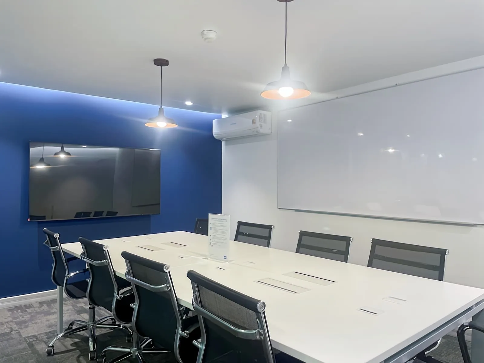HQ Bangkok, Blue Chips Building, ห้องประชุมสำหรับ 10 คน, กรุงเทพมหานคร