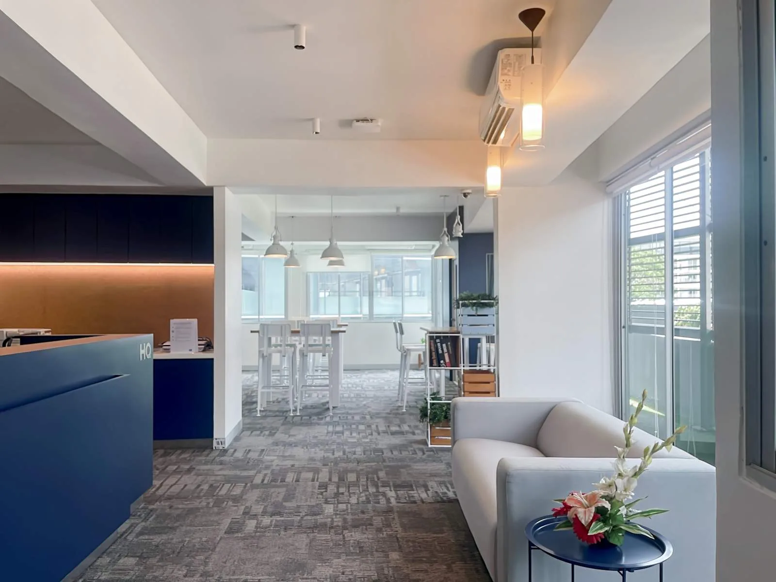 HQ Bangkok, Blue Chips Building, แผนกต้อนรับ, กรุงเทพมหานคร