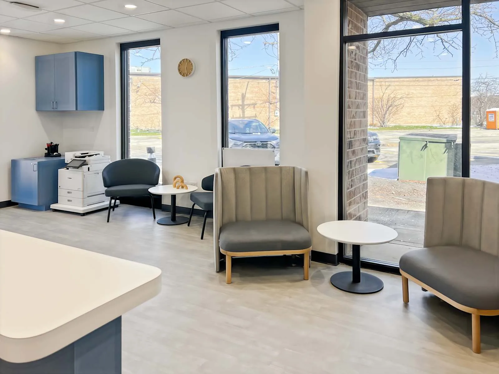 HQ IL, Bensenville - W Grand Ave, Lounge, Bensenville, IL