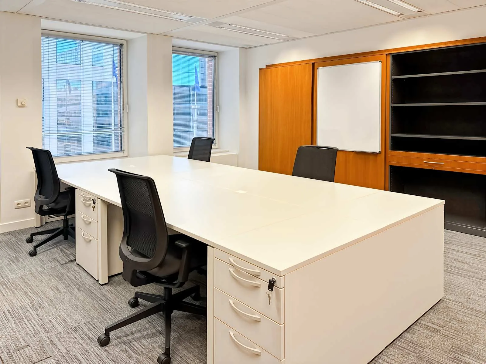 HQ Brussels, Rue de la Loi 62, Privékantoor met 4 werkplekken, Brussel
