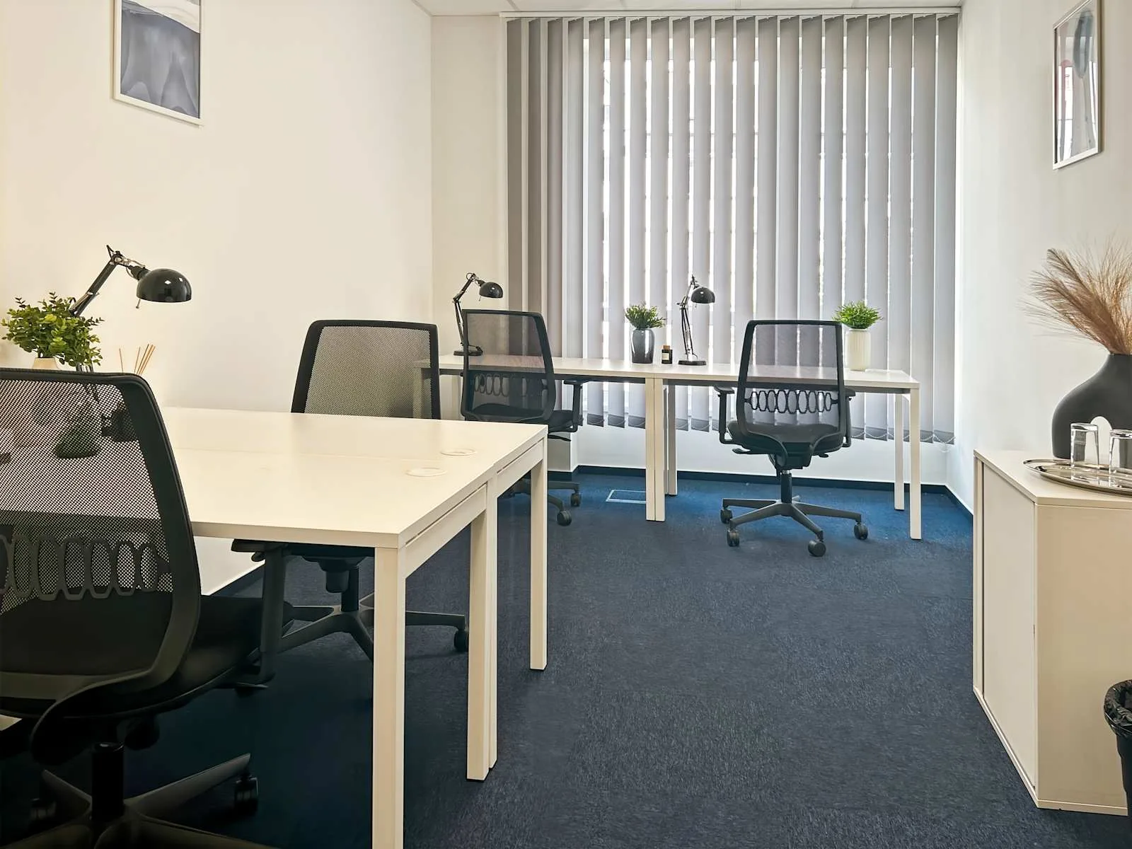 HQ Budapest, F99 Office, Külön iroda 4 munkaállomással, Budapest