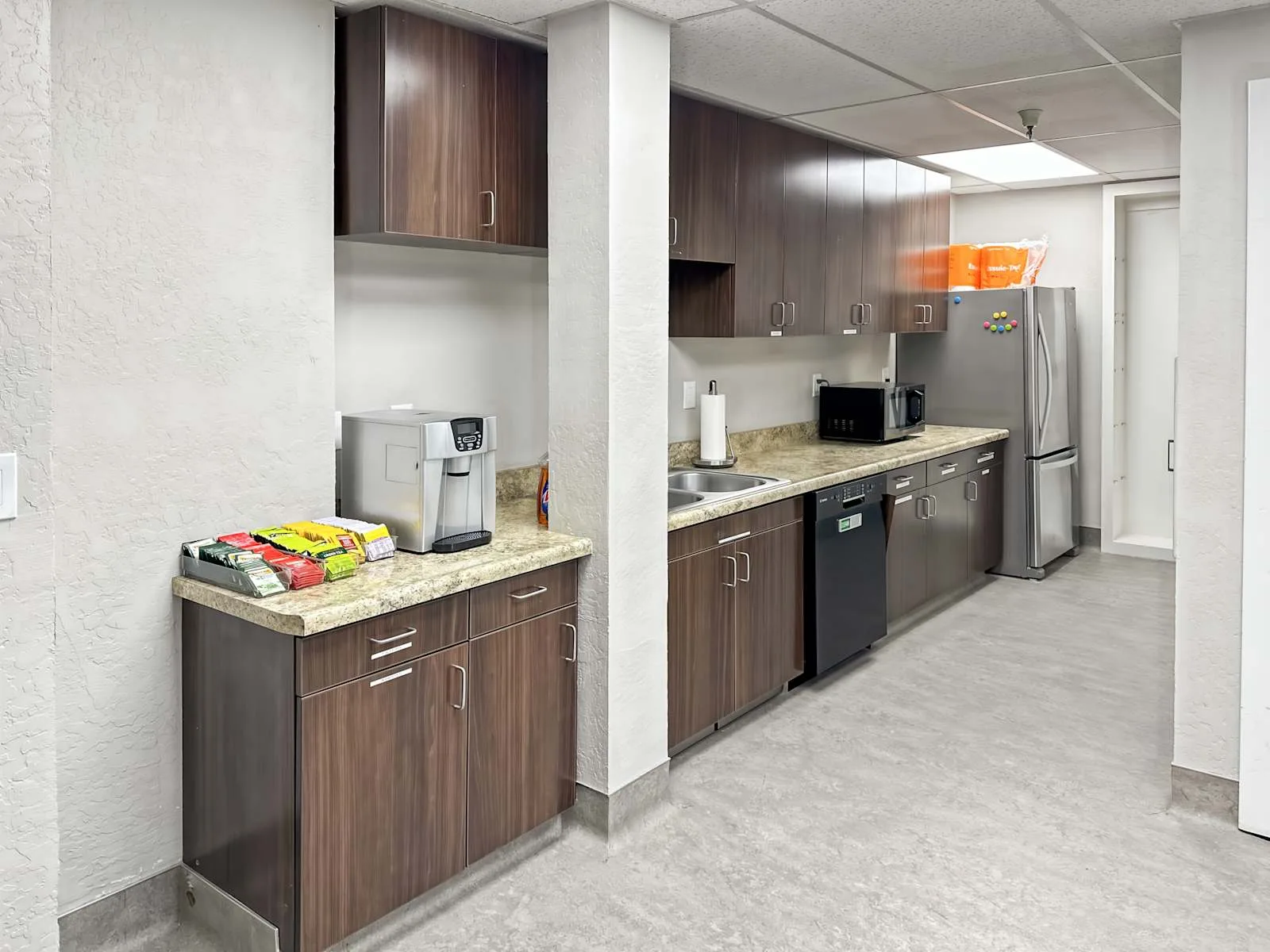 HQ CA, Sacramento - 11th St, Kitchen, Sacramento, CA