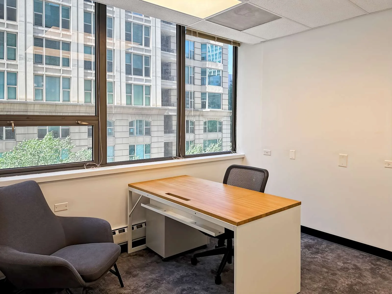 HQ IL, Chicago - E Huron St, Private office, 1 desk, Chicago, IL