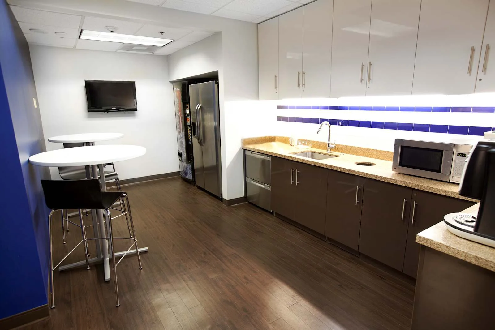 HQ FL, Miami - Brickell Bayview Center, Kitchen, Miami, FL