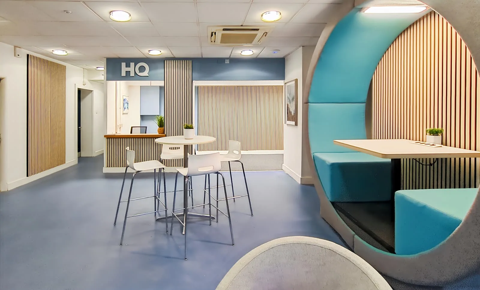 HQ Huddersfield Central, Réception, Huddersfield