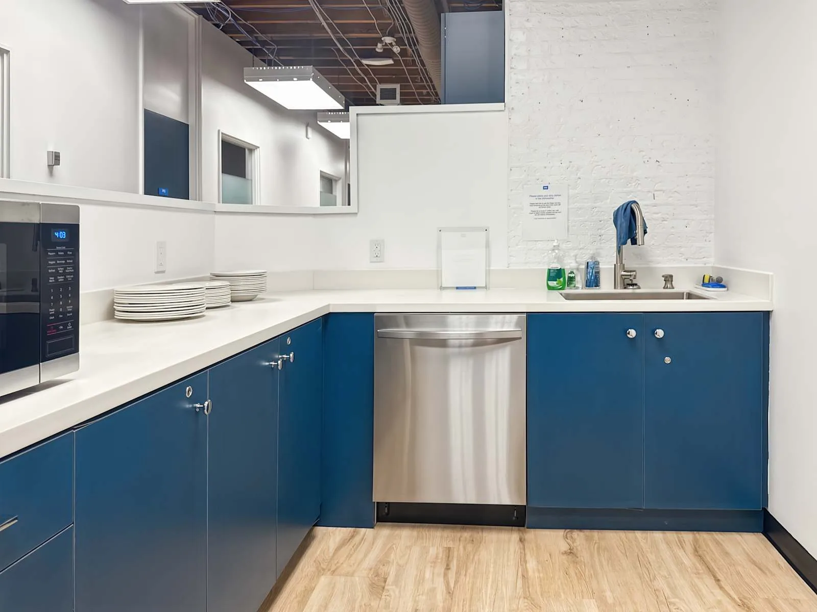 HQ MB, Winnipeg - Lombard Ave, Kitchen, Winnipeg, MB