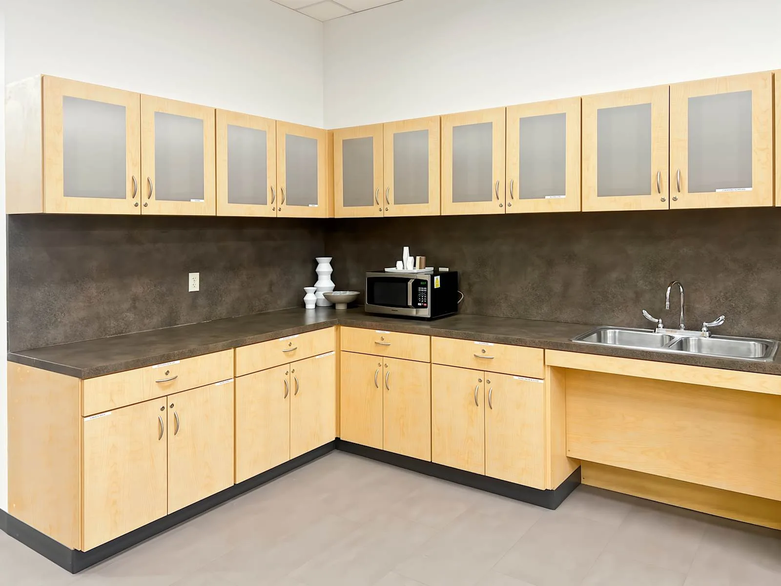 HQ MI, East Lansing - Grand River, Kitchen, East Lansing, MI