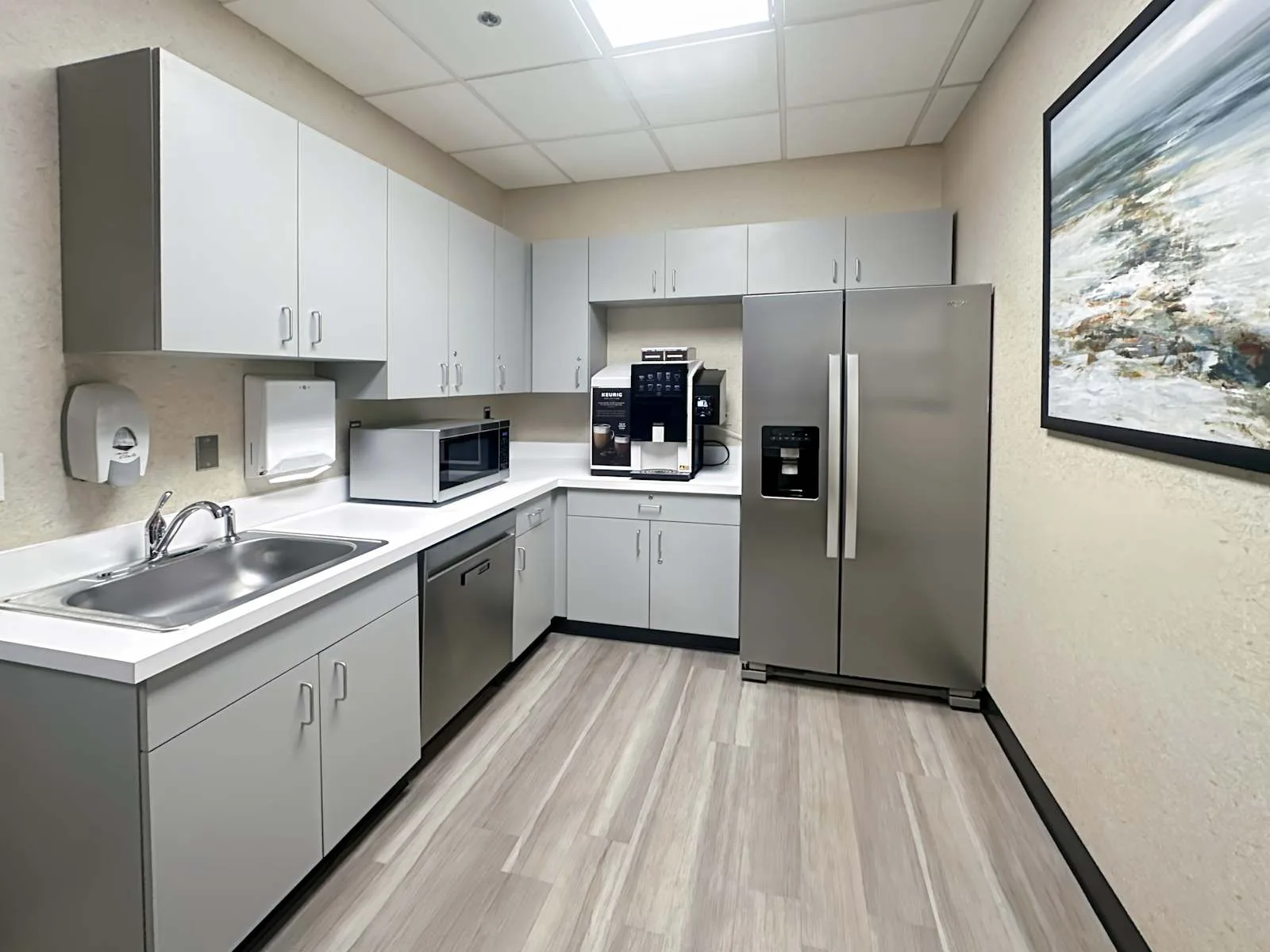 HQ MI, East Lansing – Lake Lansing, Kitchen, East Lansing, MI