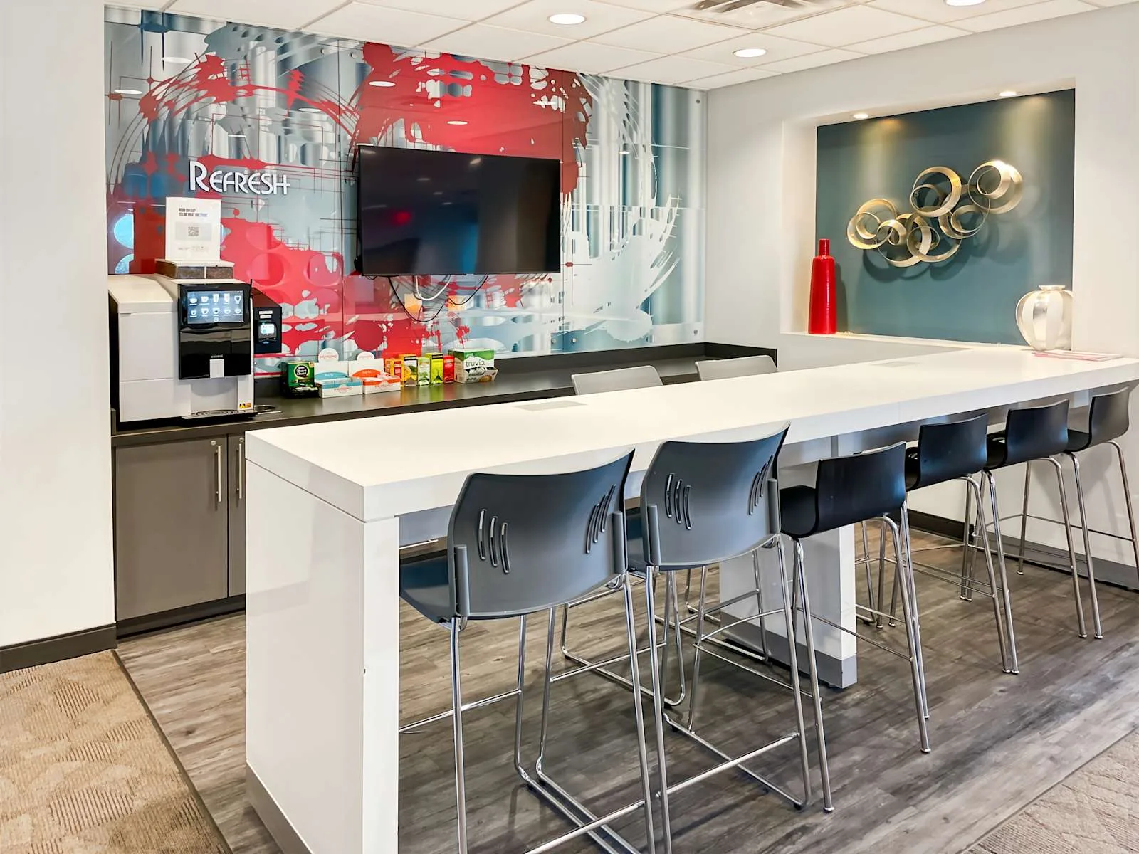 HQ MN, Minneapolis - Roseville - Bonestroo, Kitchen, Roseville, MN