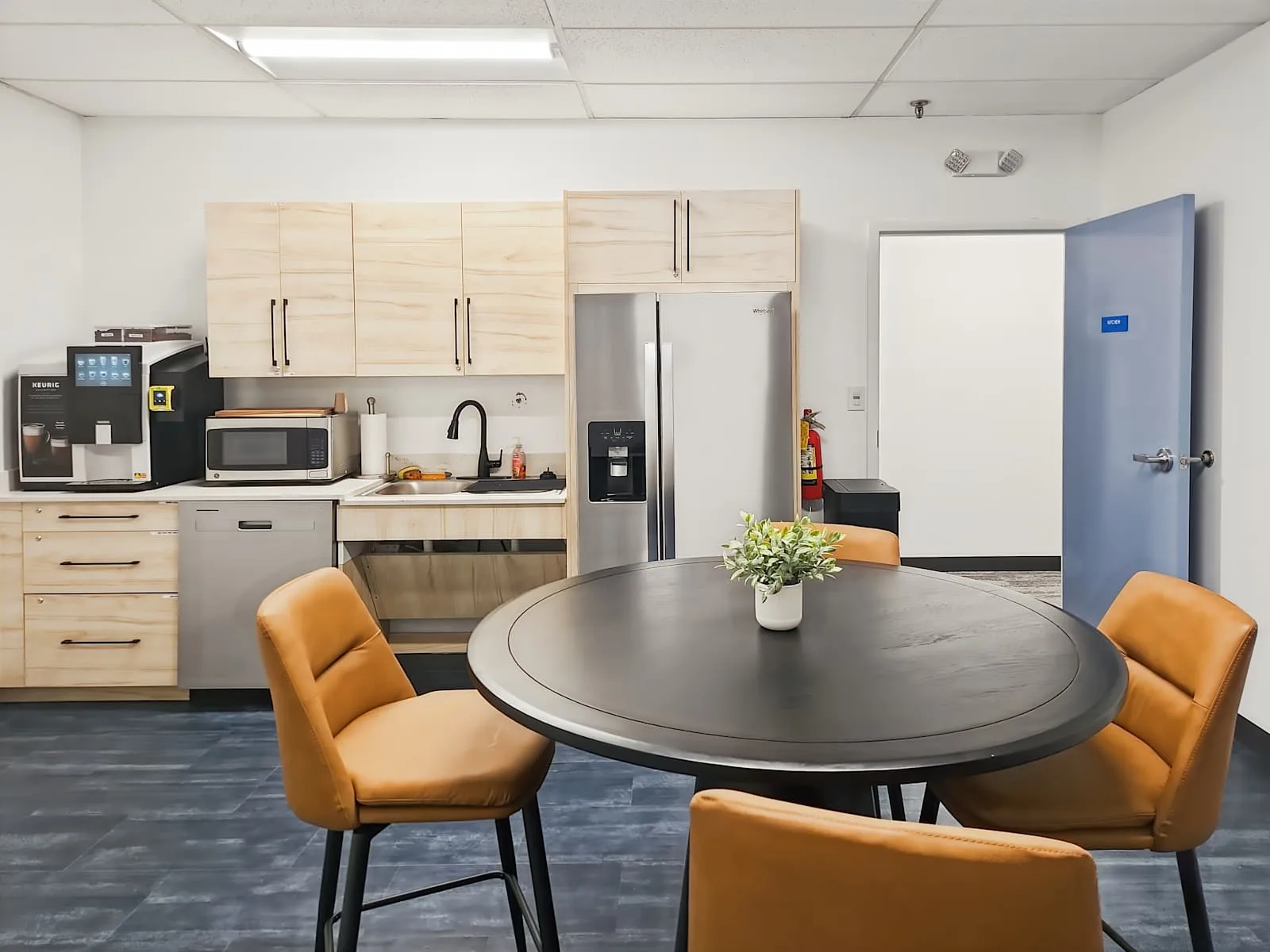 HQ MO, St. Louis - Craigshire Rd, Kitchen, Creve Couer, MO