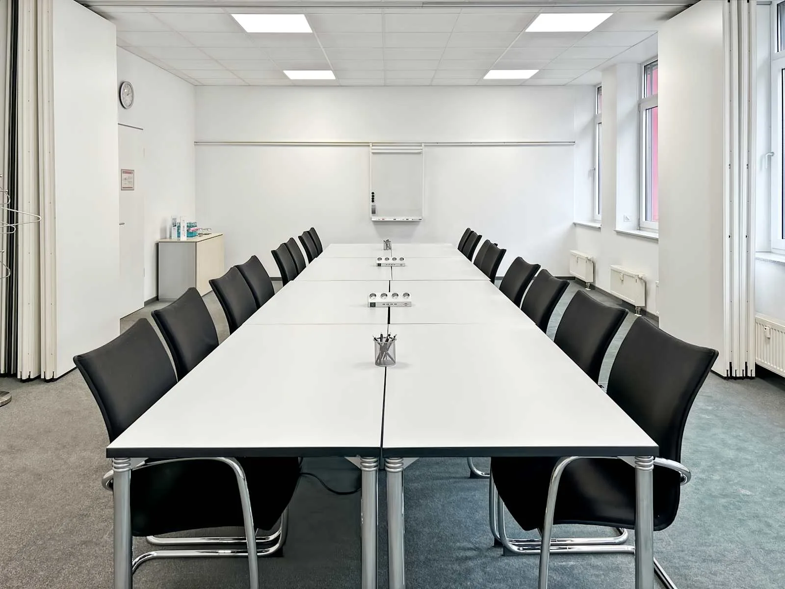 HQ NEU-ISENBURG, HQ Dornhofstraße, Besprechungsraum für 18 Personen, Neu-Isenburg
