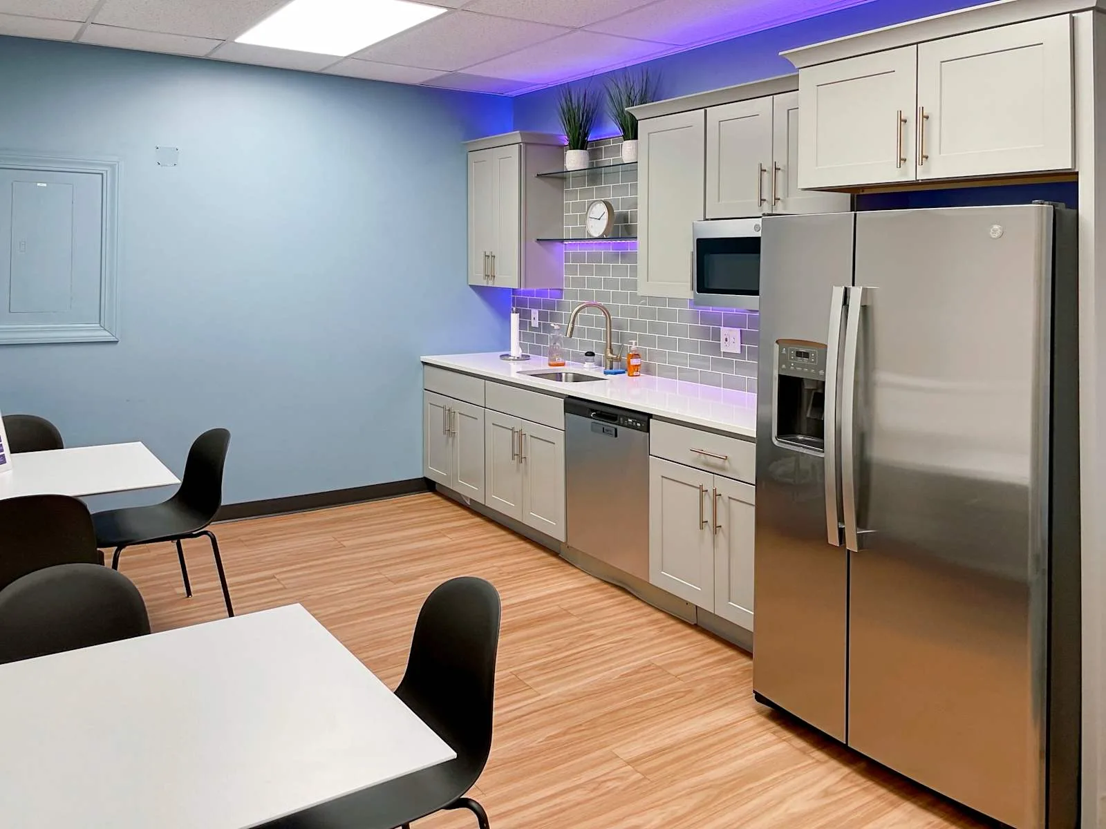 HQ NH, Manchester - Elm Street, Kitchen, Manchester, NH