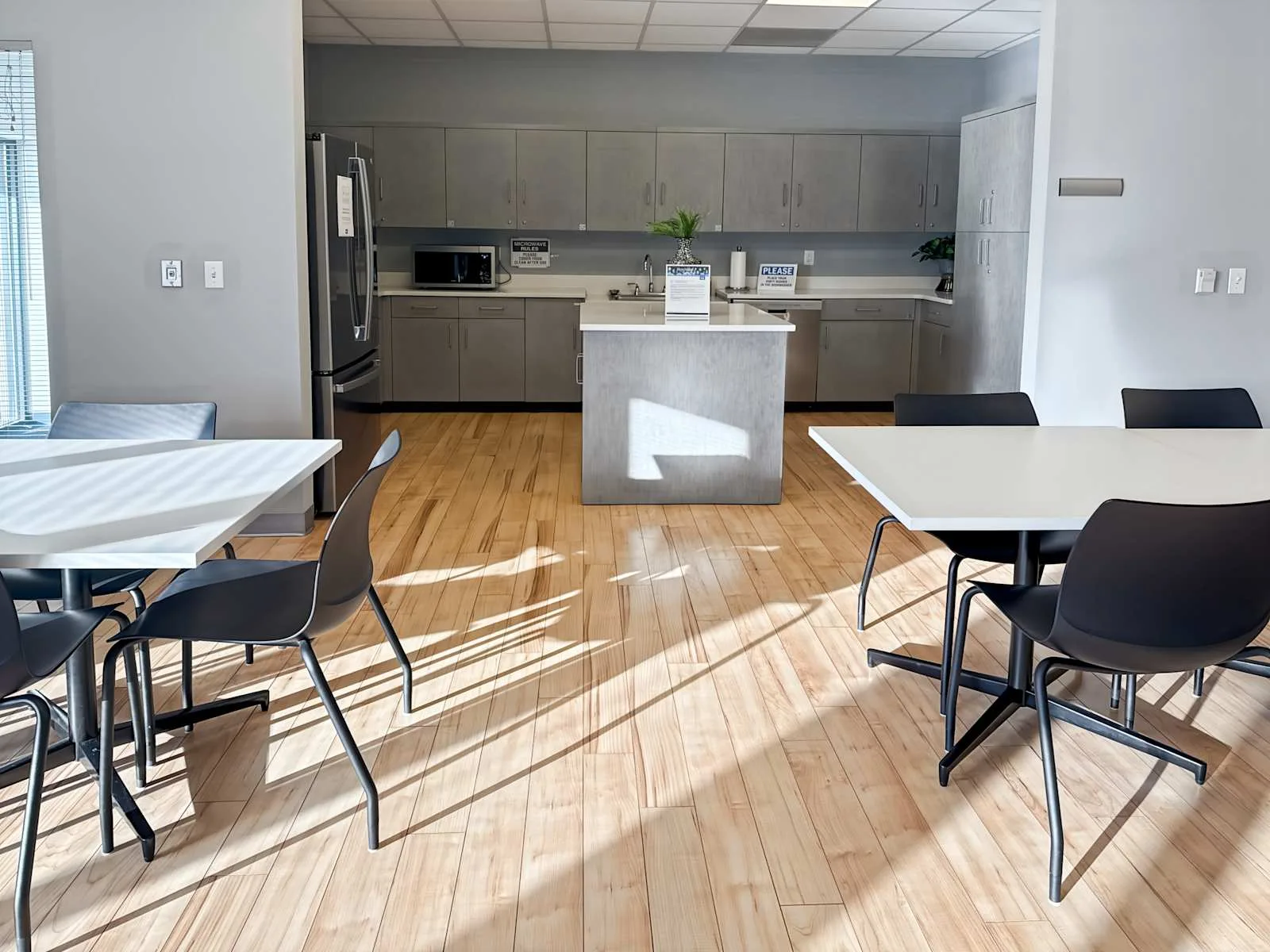 HQ NJ, Tinton Falls - Apple St, Cafeteria, Tinton Falls, NJ
