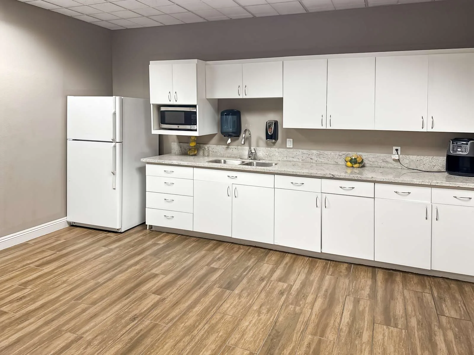 HQ NV, Las Vegas - W Tropicana Ave, Kitchen, Las Vegas, NV
