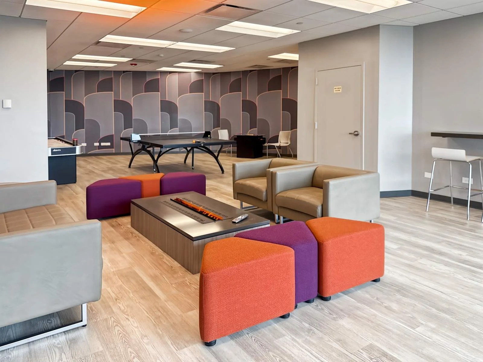 HQ IL, Oak Brook - Regency Towers (HQ), Lounge, Oak Brook, IL