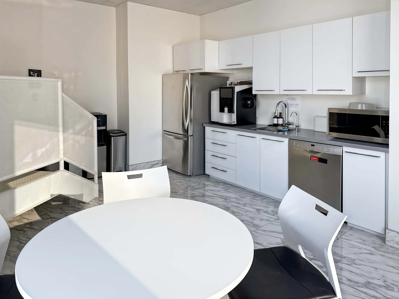 HQ QC, Montreal - Rue Saint-Jacques, Cuisine, Montréal, QC