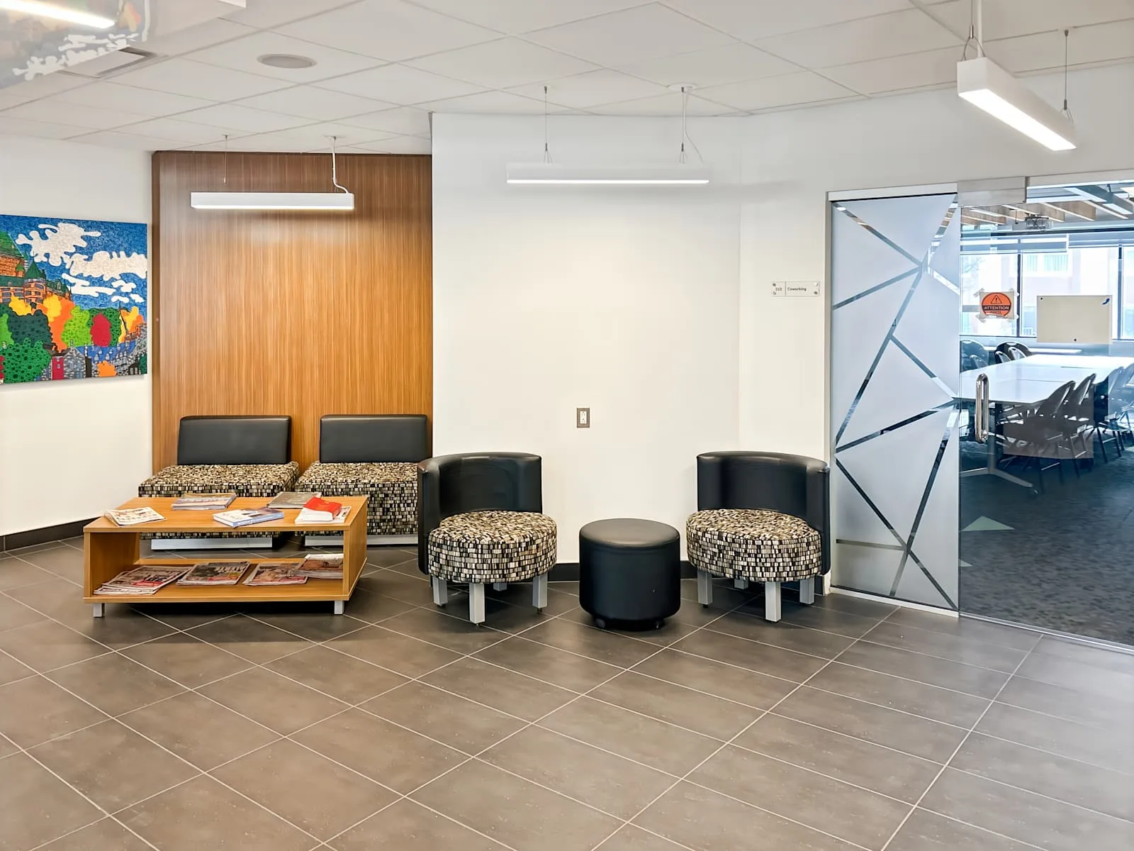 HQ QC, Ste-Foy - Ave Des Hotels, Espace détente, Ste-Foy, QC