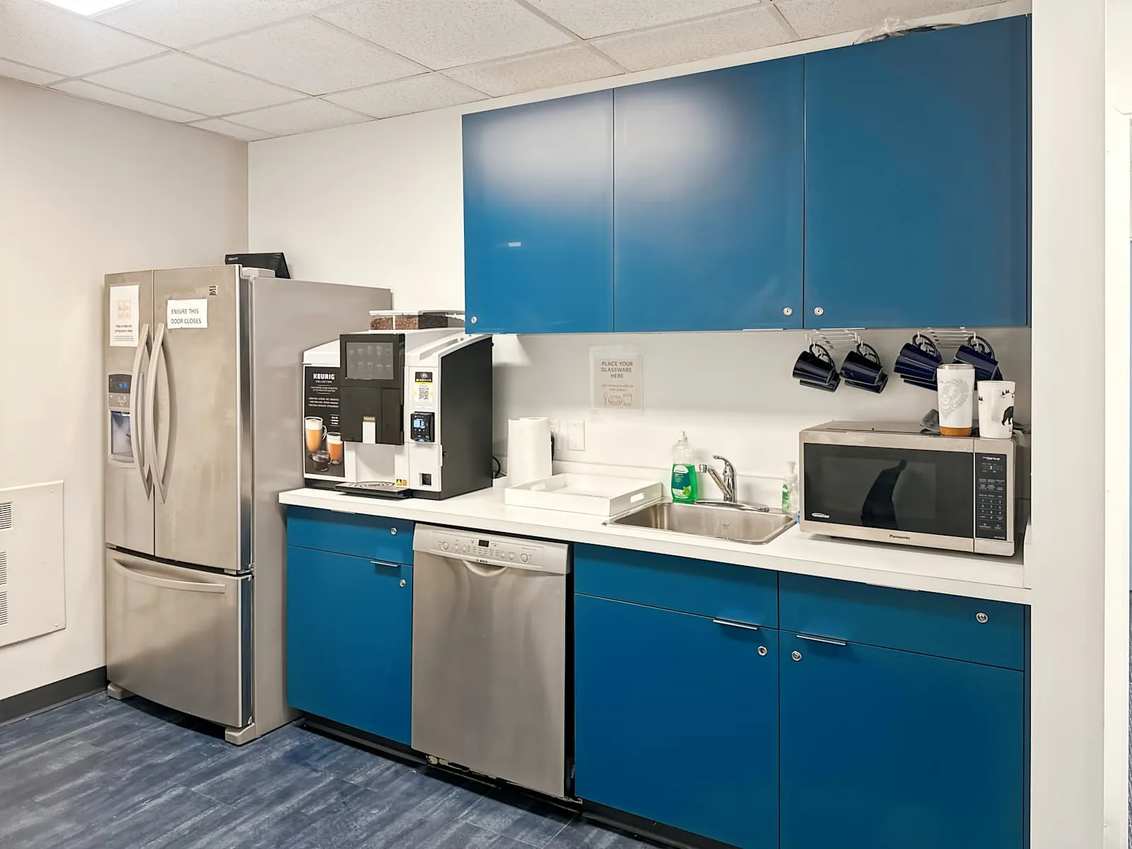 HQ SK, Regina- 11th Ave, Cuisine, Regina, SK