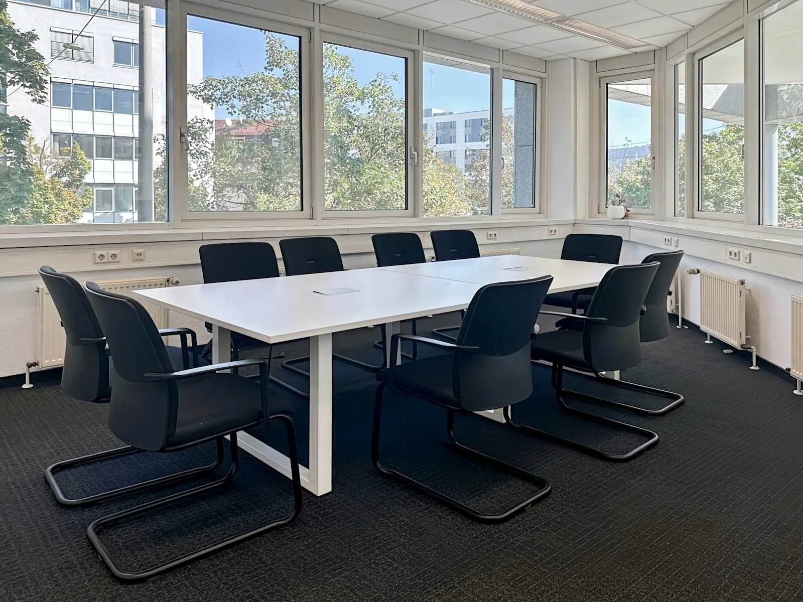 HQ STUTTGART, HQ Offisto, Besprechungsraum für 10 Personen, Stuttgart