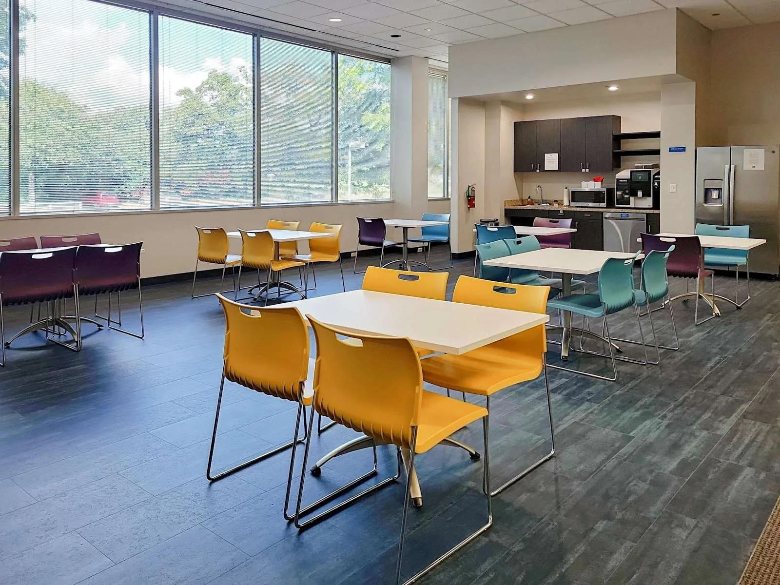 HQ TX, Arlington - S Bowen Rd, Cafeteria, Arlington, TX