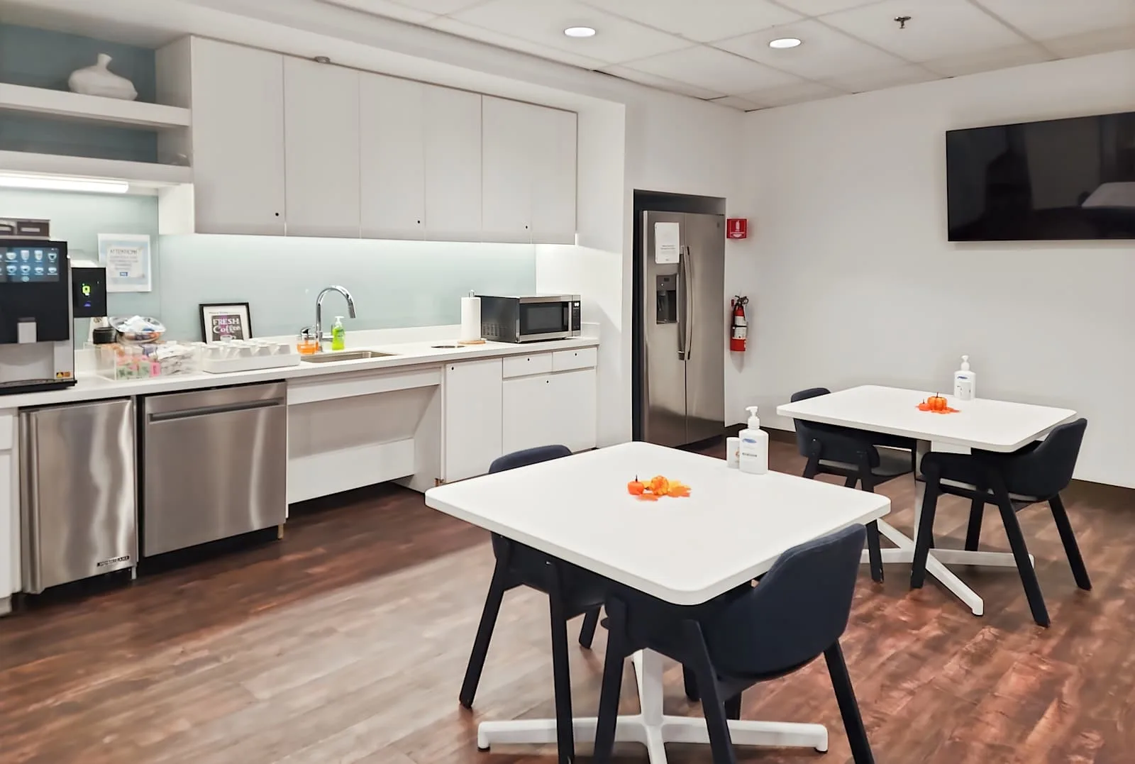 HQ TX, San Antonio - Colonnade (HQ), Kitchen, San Antonio, TX