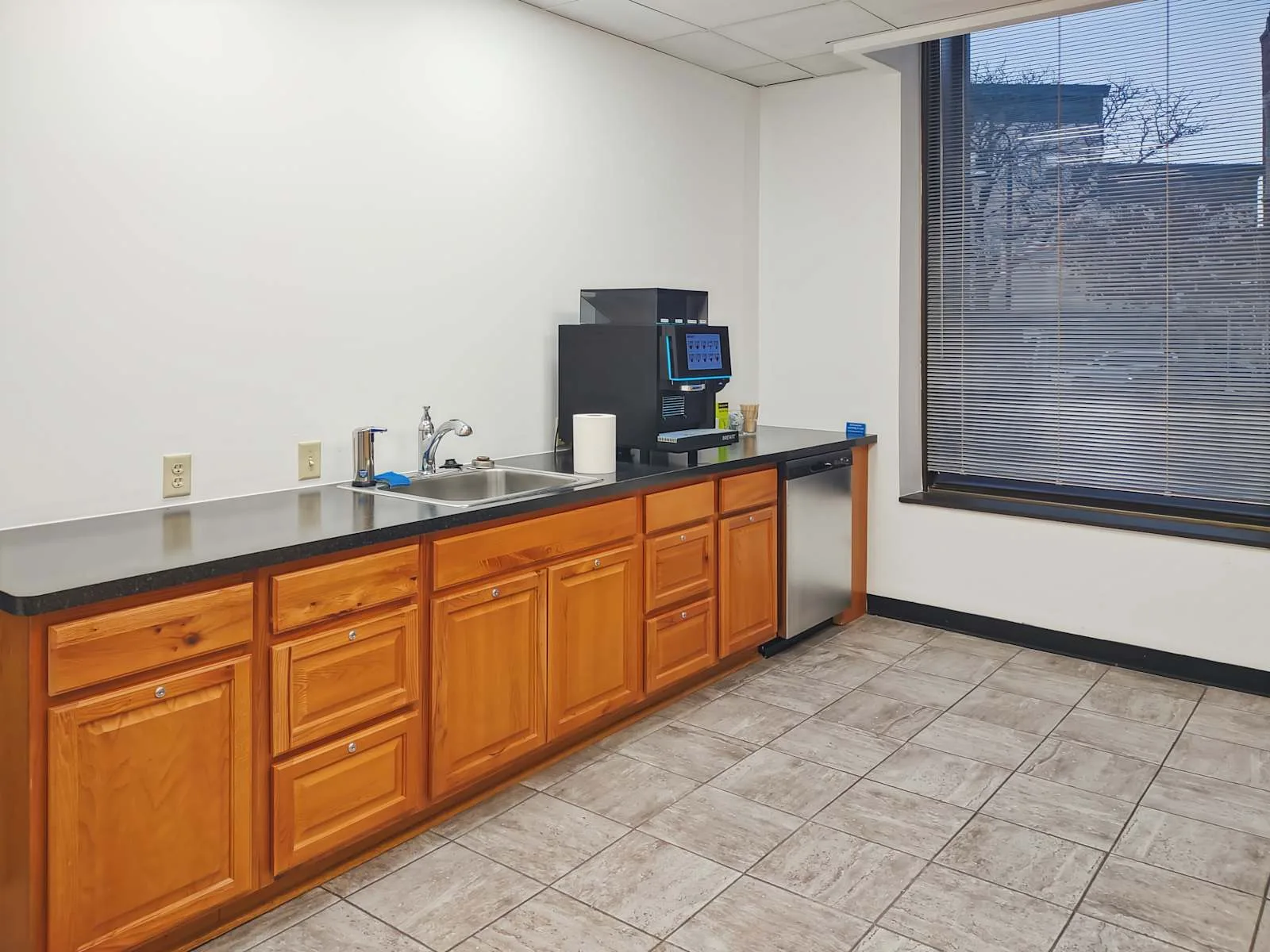 HQ WI, Waukesha - 259 W Broadway, Kitchen, Waukesha, WI