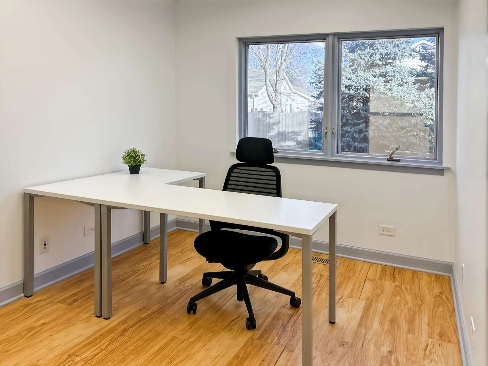 HQ IL, Winfield - County Farm Rd, Private office, 1 desk, Winfield, IL