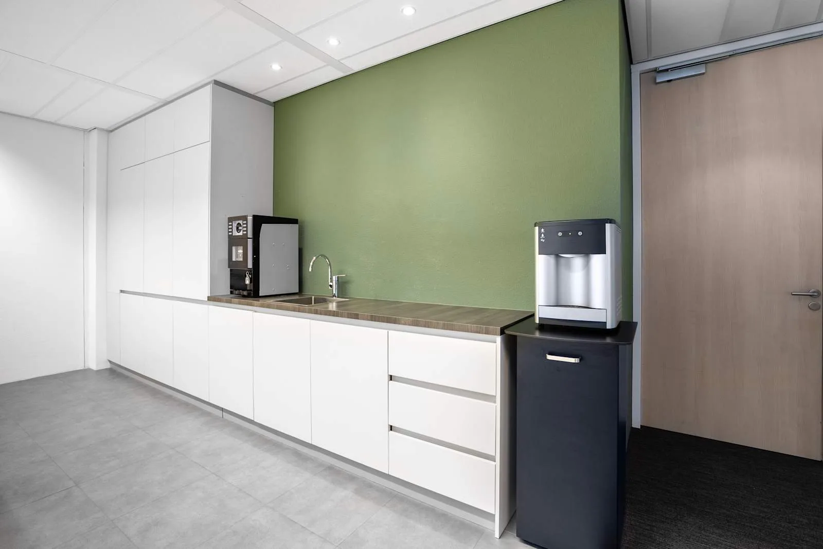 The Office Operators ALMERE, TOO WTC Almere MTOO, Kitchen, Almere