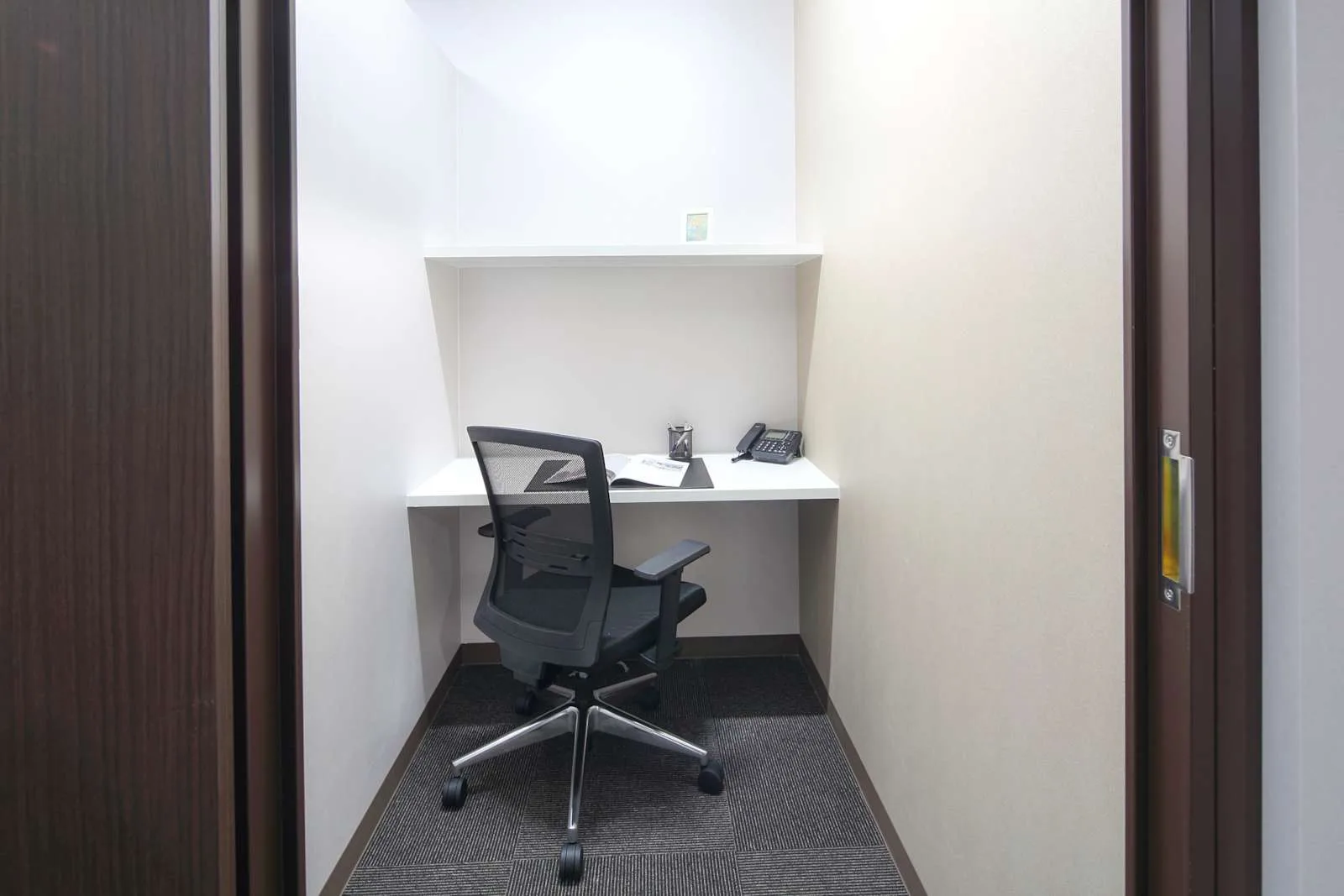 Open Office TOKYO, OpenOffice Nishi-Shinjuku Ekimae、電話ブース、東京