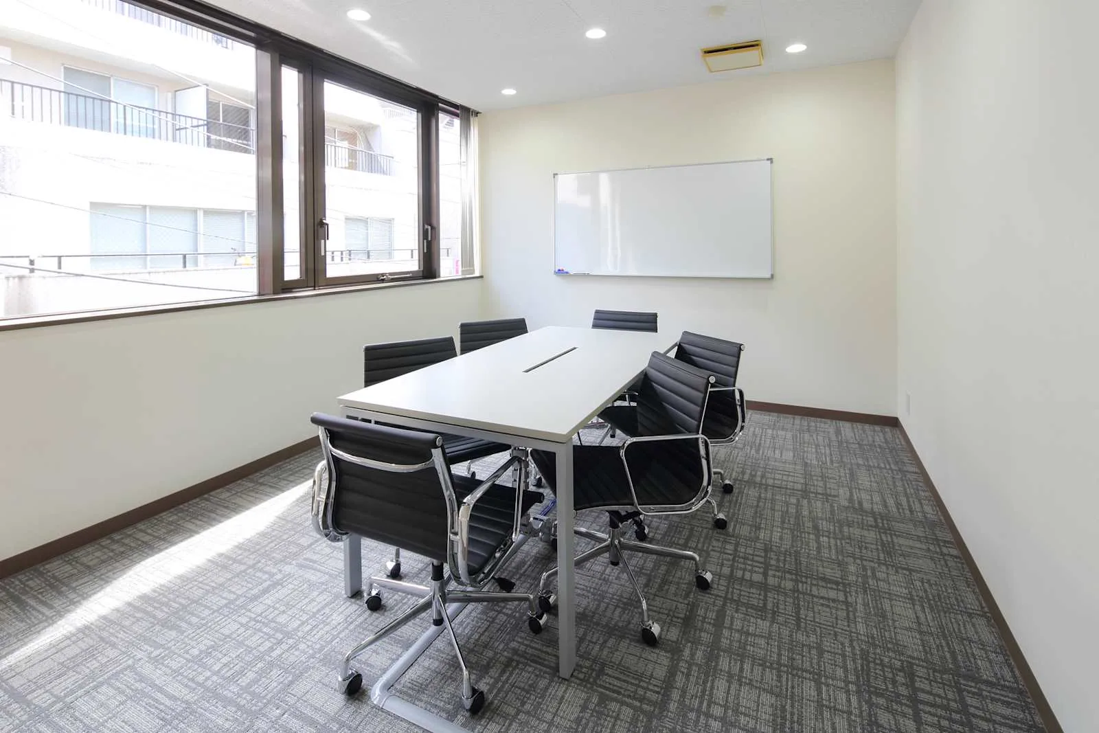 Open Office TOKYO, OpenOffice Nishi-Shinjuku Ekimae、会議室（6名）、東京