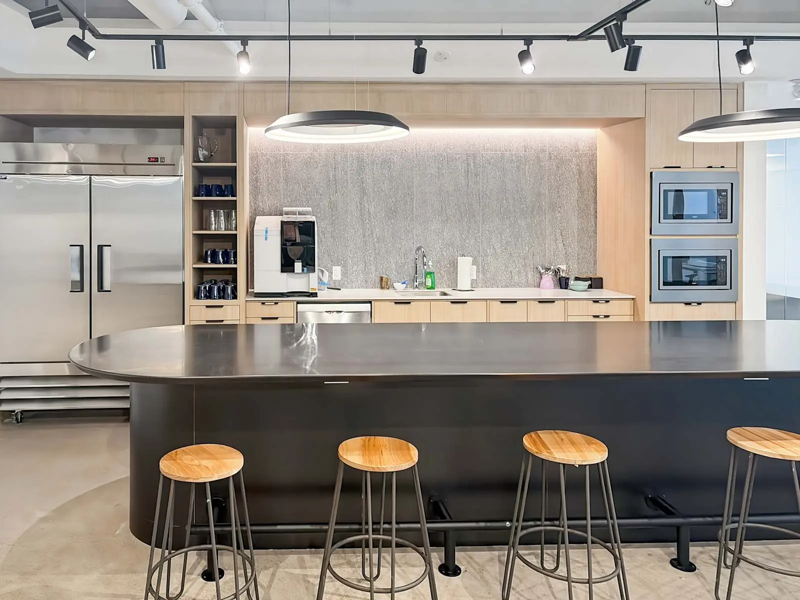 Regus AB, Calgary – 1St SW, Cuisine, Calgary, AB