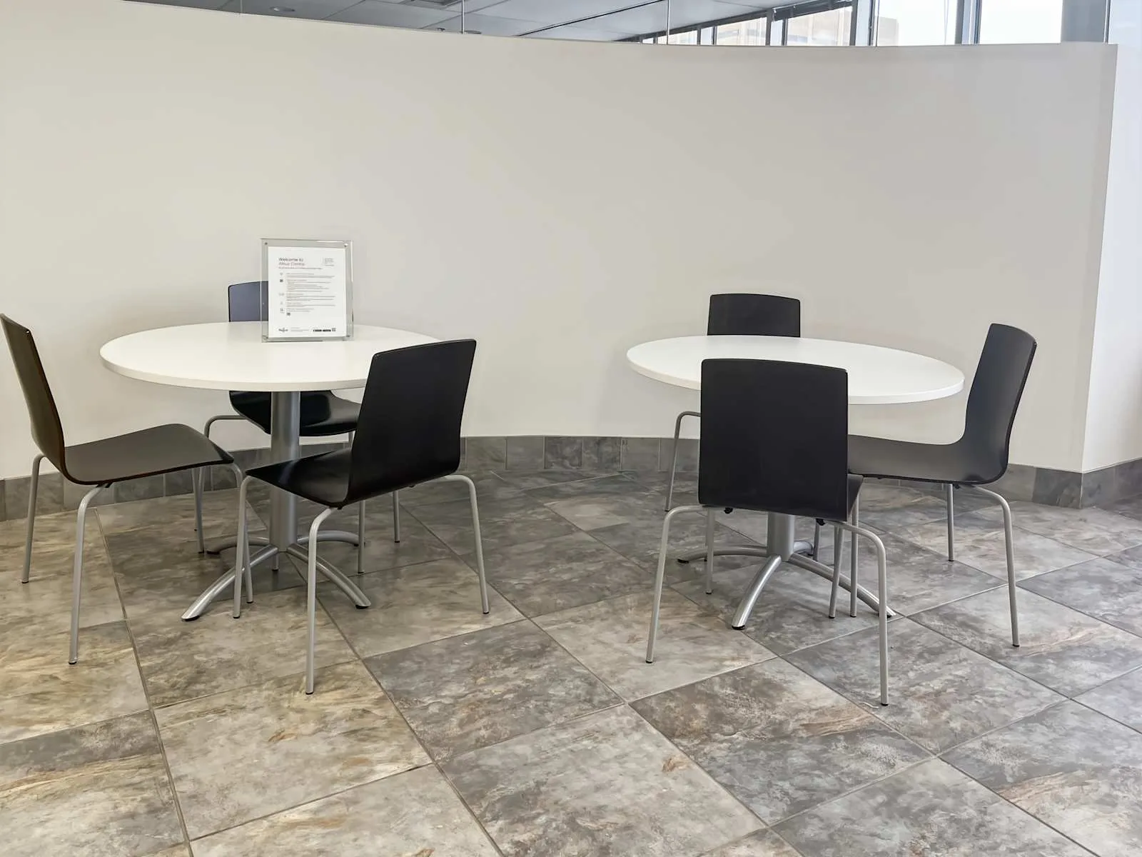 Regus AB, Calgary – Altius Centre, Cafétéria, Calgary, AB