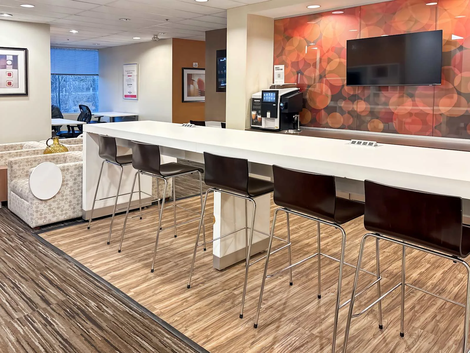 Regus AB, Calgary - Crowfoot Centre, Cafétéria, Calgary, AB