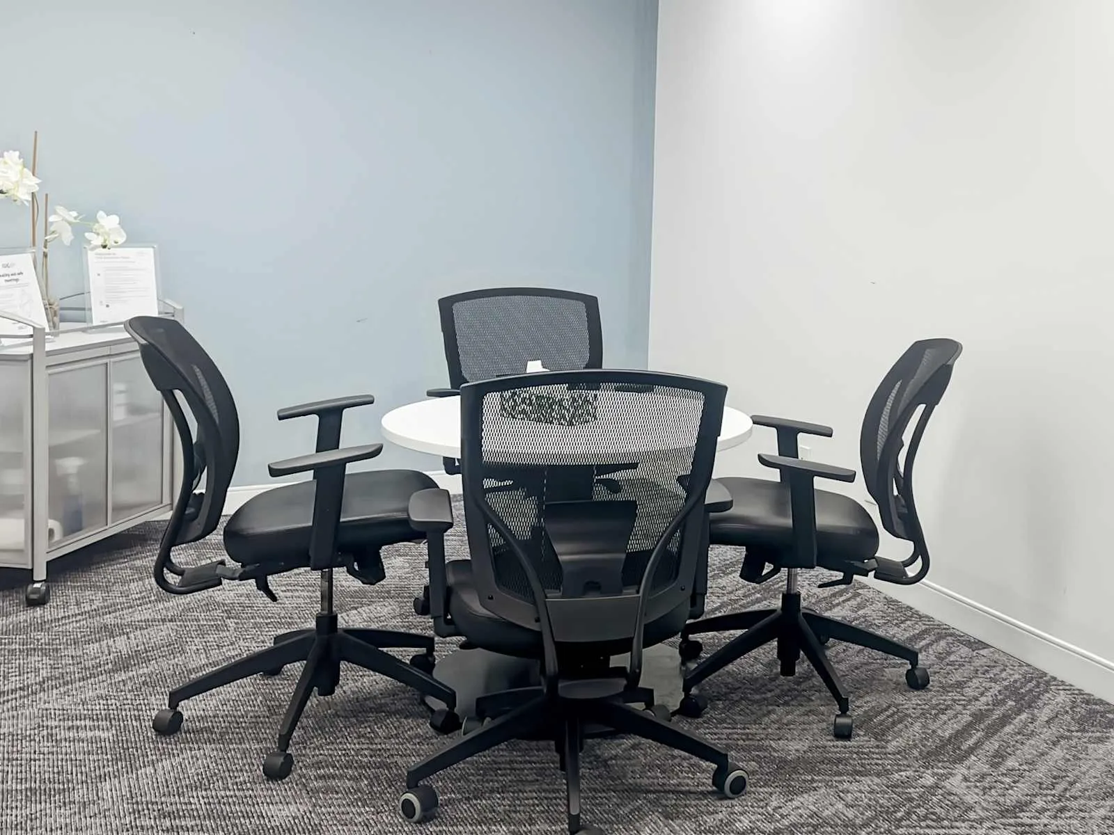 Regus AB, Calgary – One Executive Place, Salle de réunion 4 personnes, Calgary, AB