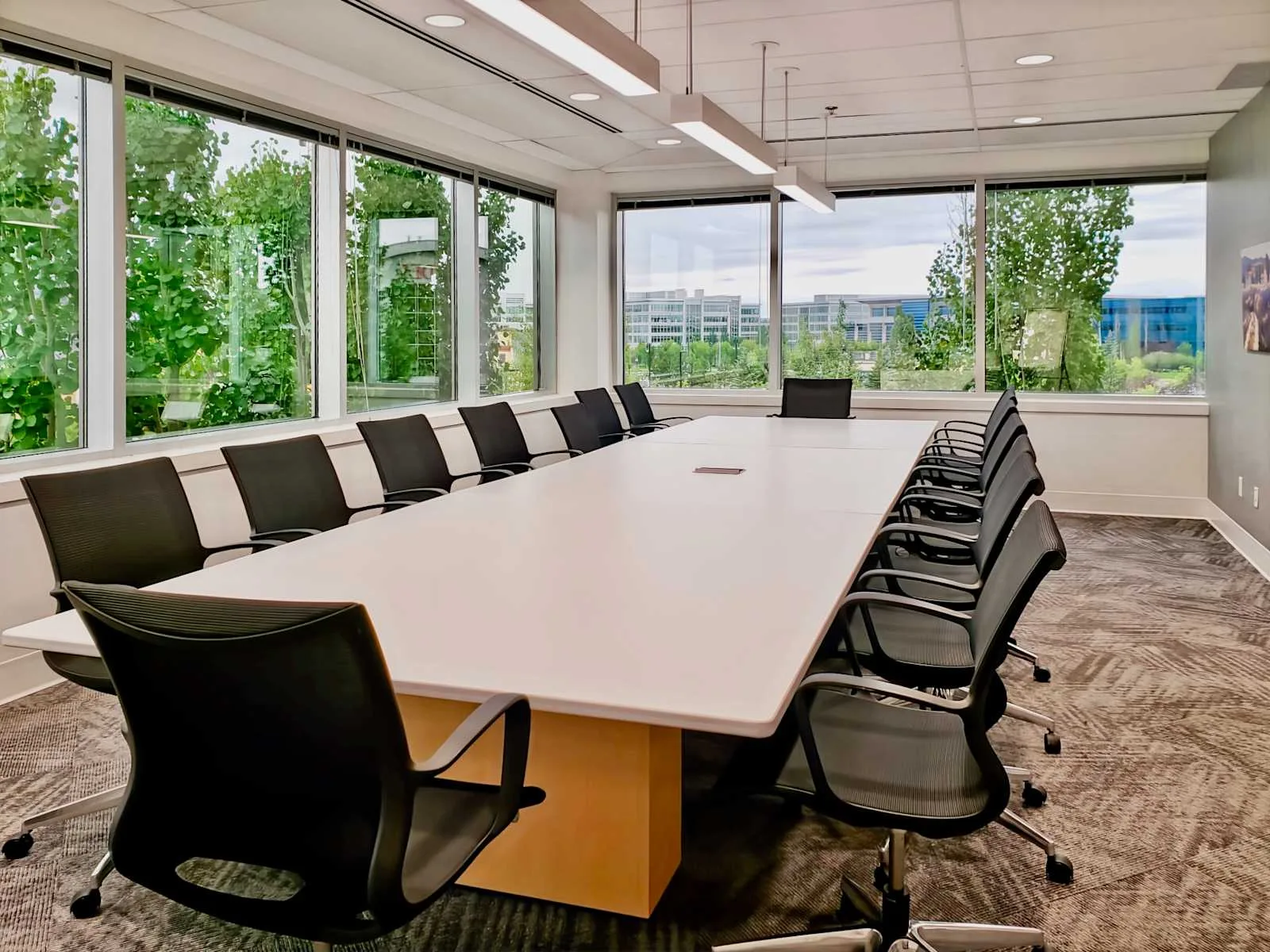 Regus AB, Calgary – Quarry Park, Salle de réunion 14 personnes, Calgary, AB