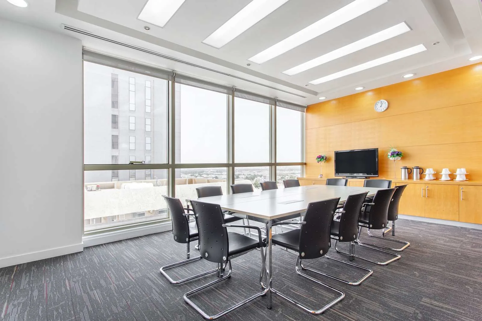 Regus ABU DHABI, Airport Road, Meeting room for 10 people, Abu Dhabi