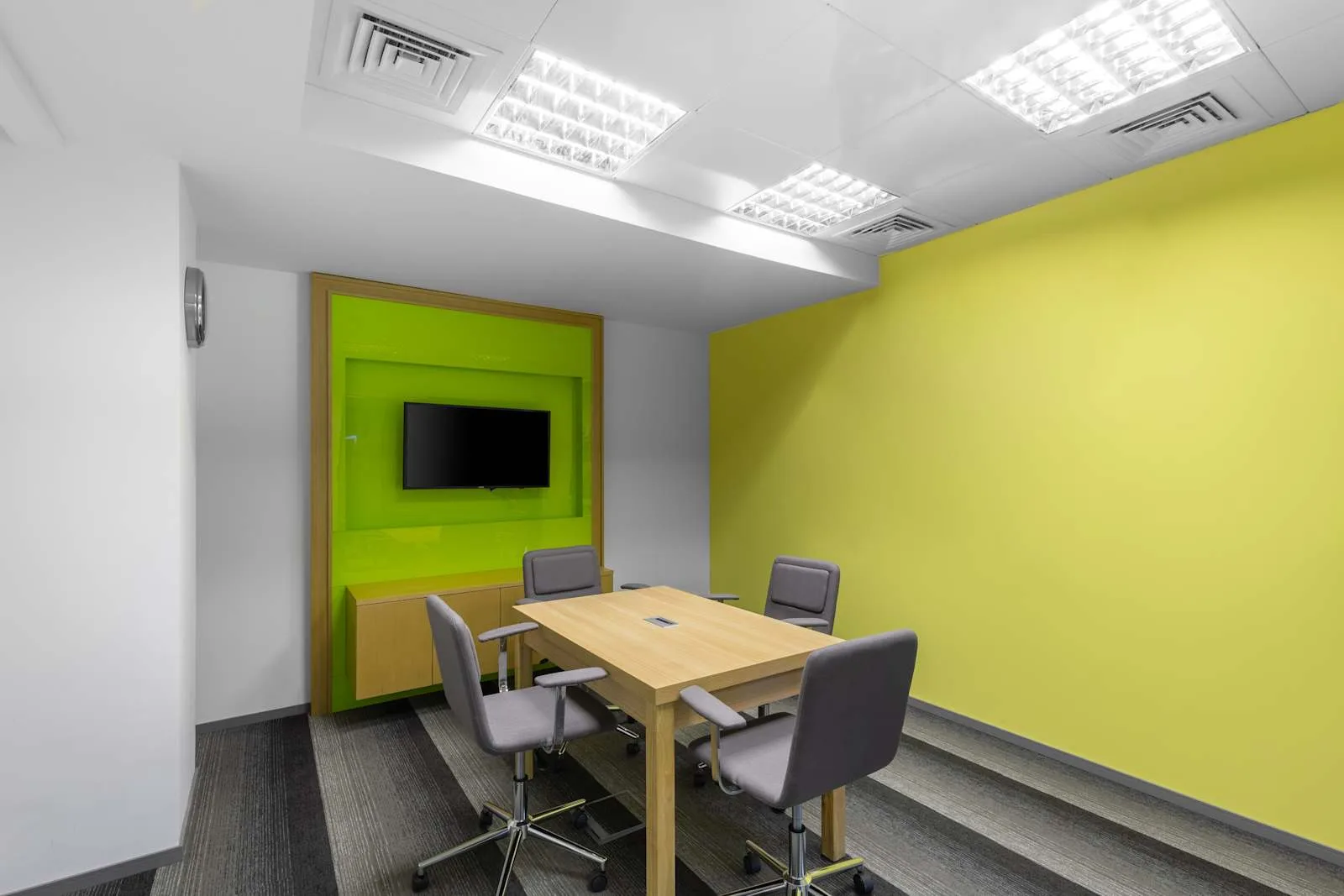 Regus ABU DHABI, B1 Mussafah, Salle de réunion 4 personnes, Abu Dhabi