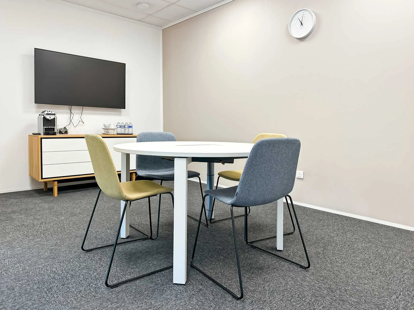 Regus Aix-en-Provence Regus Aix Les Milles, Salle de réunion 4 personnes, Aix-en-Provence