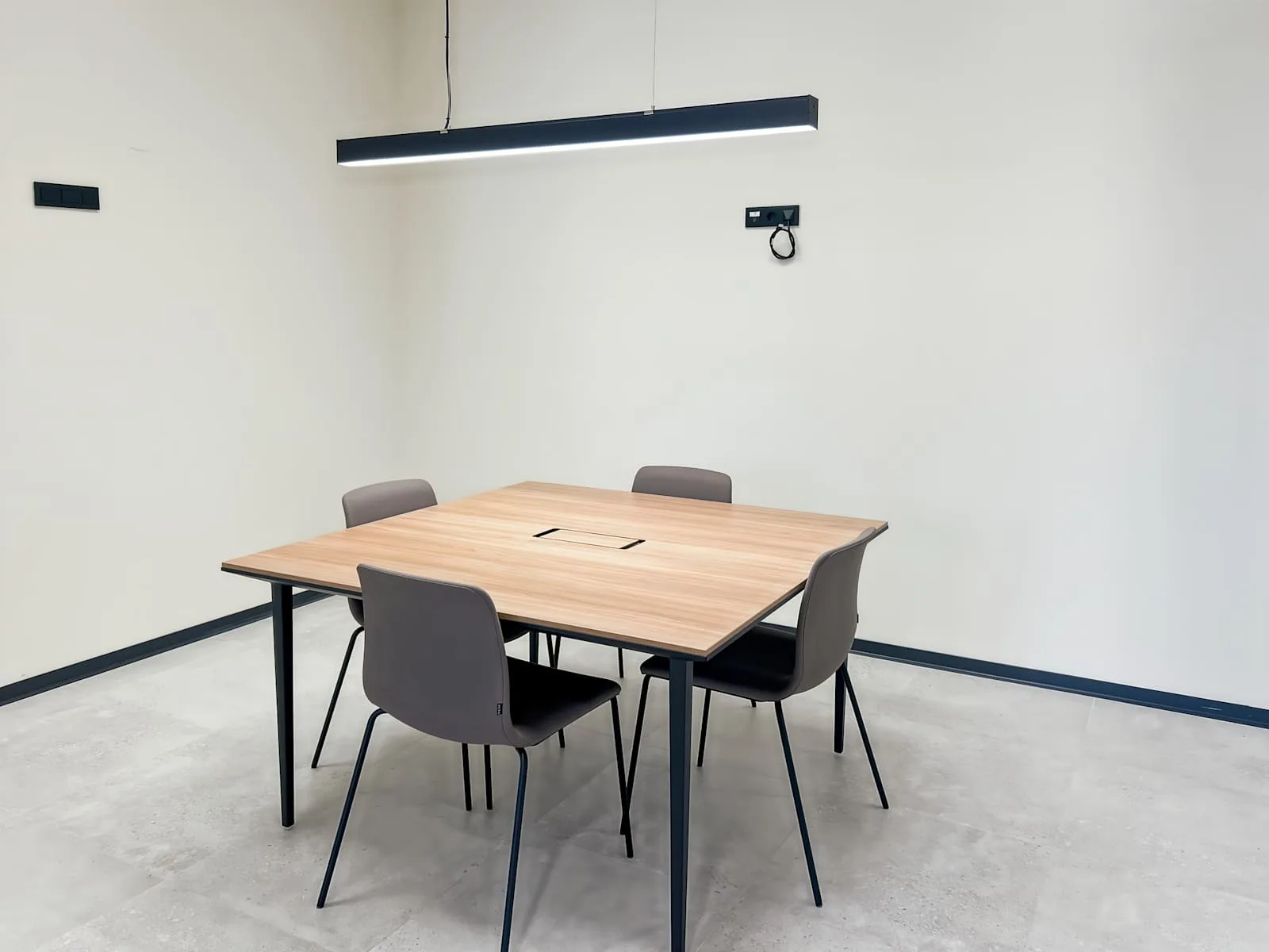 Regus Almeria, Vera, Sala de reuniones para 4 personas, Aguilas