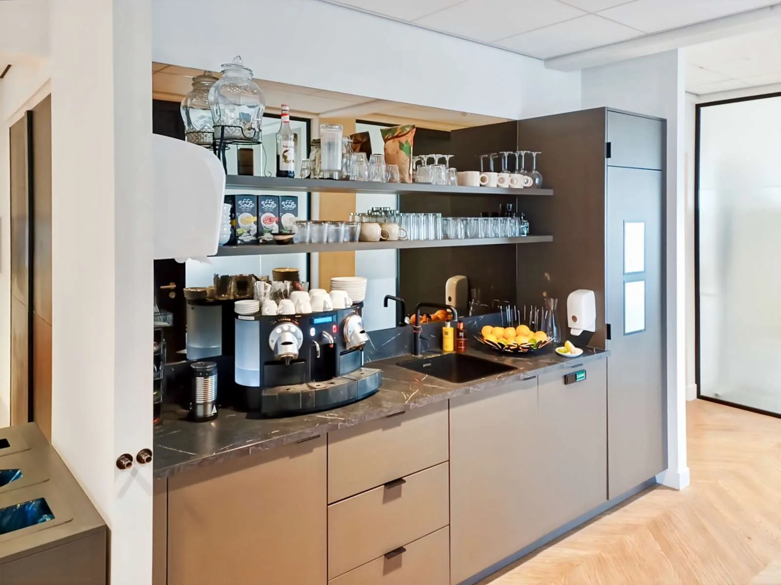 Regus Amsterdam, Rokin, Cuisine, Amsterdam