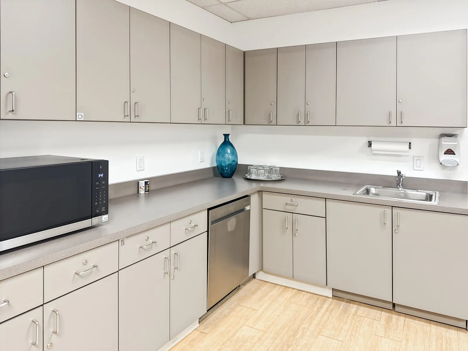 Regus AZ, Chandler - Alma School Rd, Kitchen, Chandler, AZ