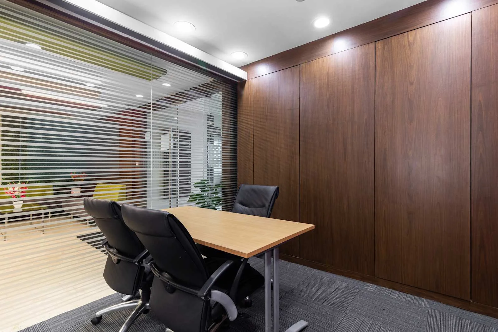 Regus Bangalore UB City, 3 लोगों के लिए बैठक कक्ष, बेंगलुरु