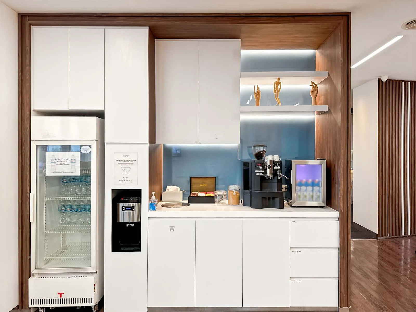 Regus BANGKOK, CRC Tower - All Seasons Place, Kitchen, Bangkok