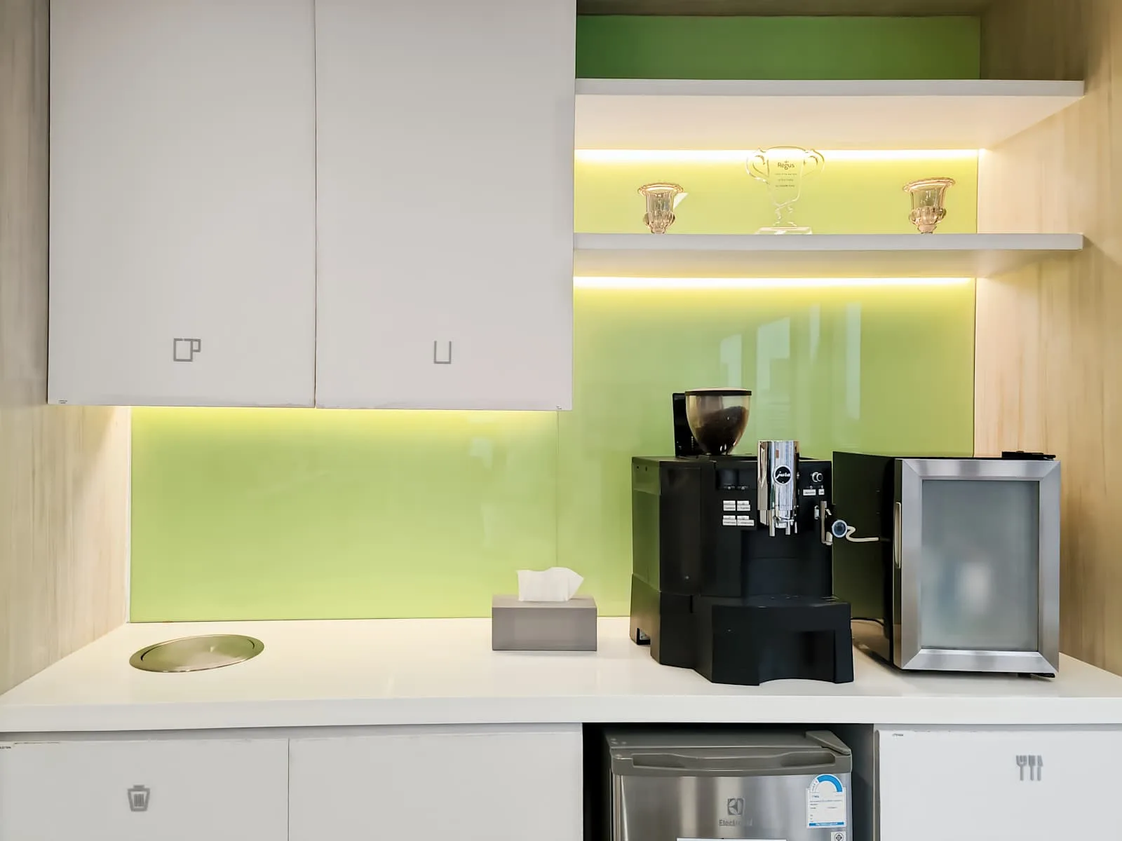 Regus BANGKOK, M Thai Tower - All Seasons Place, ครัว, กรุงเทพมหานคร